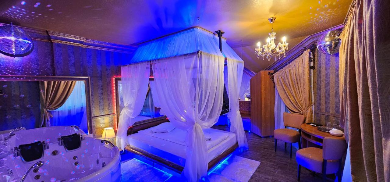 Boutique Mikaela (adults Only) 3* Brașov