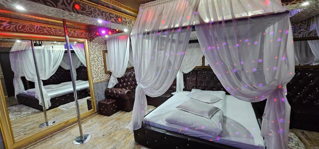 Boutique Mikaela (adults Only) Brașov