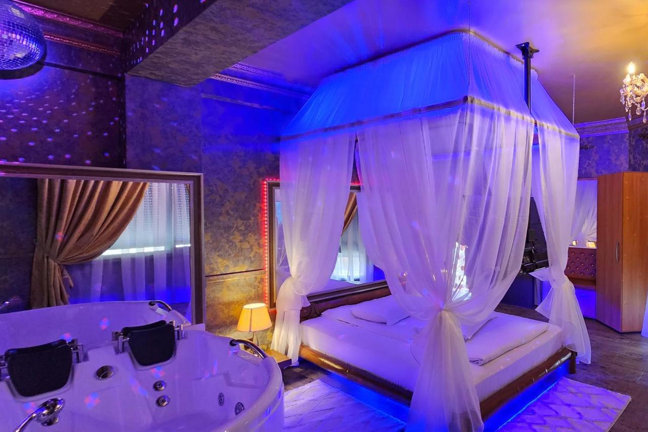 Boutique Mikaela (adults Only) Brașov