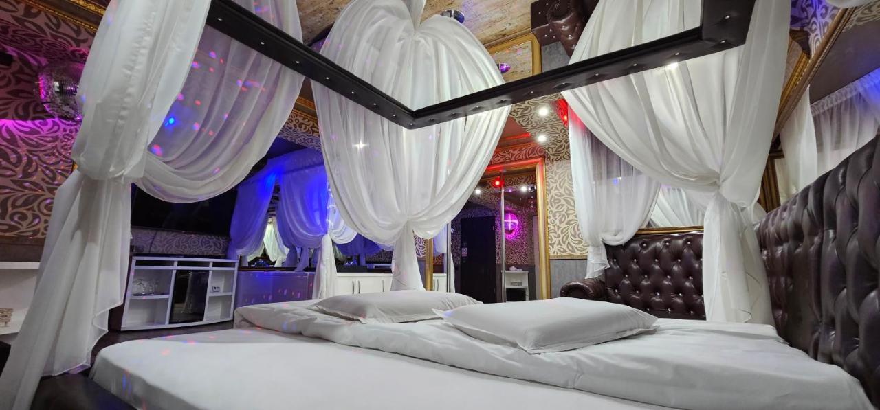 Boutique Mikaela (adults Only) Brașov