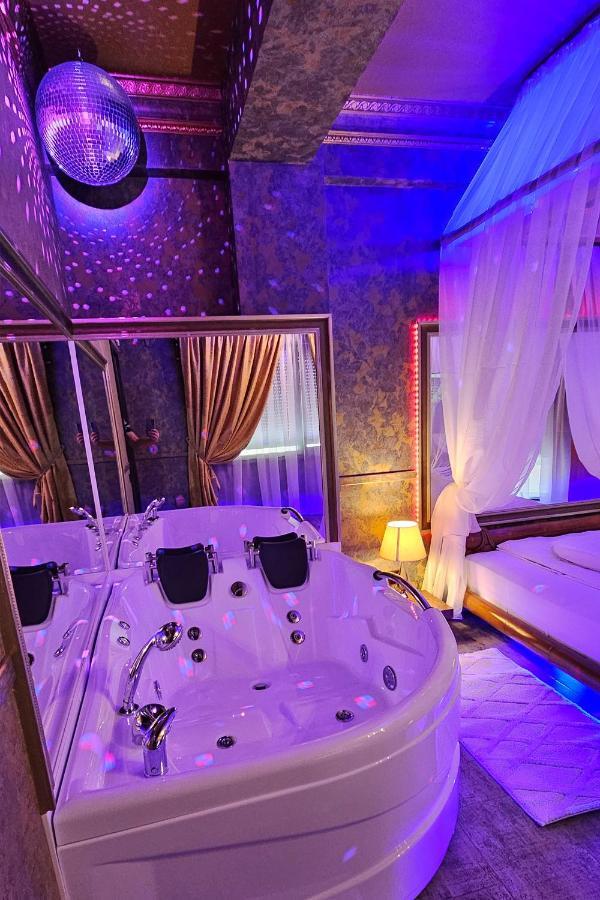 Boutique Mikaela (adults Only) Liebeshotel Brașov