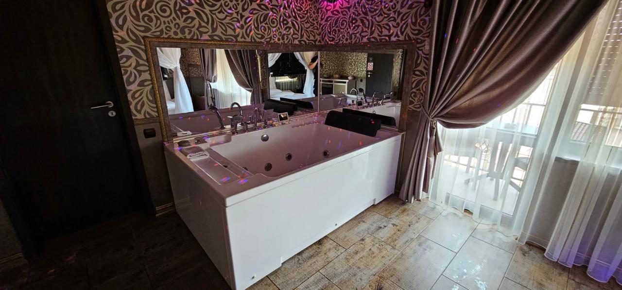 Liebeshotel Boutique Mikaela (adults Only) Brașov